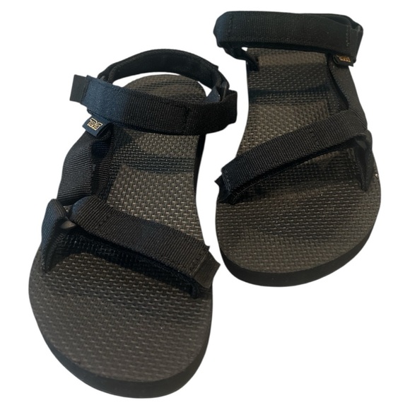 Teva Black Minimalist Sandals with Thong Design - Picture 2 of 5
